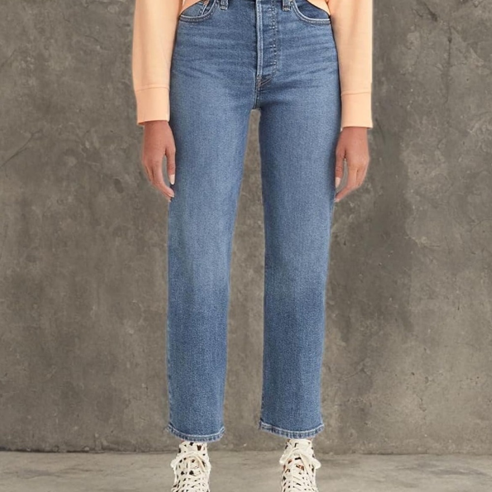 Levi's Ribcage Straight Ankle Jeans in Light Blue Denim